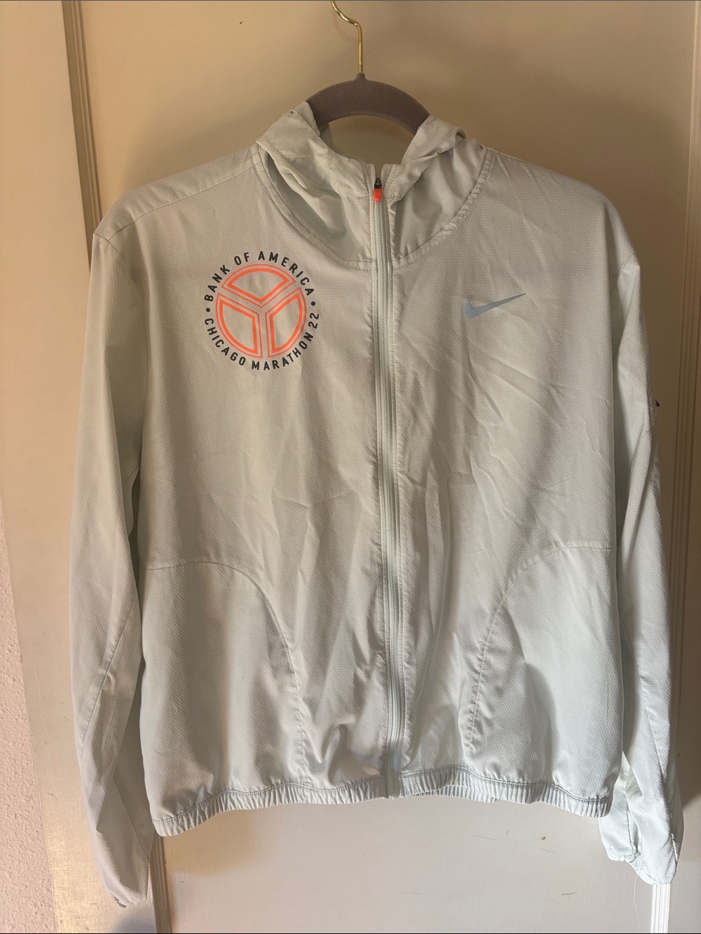 Nike Women’s Pale Blue Chicago Marathon Hooded Windbreaker Jacket